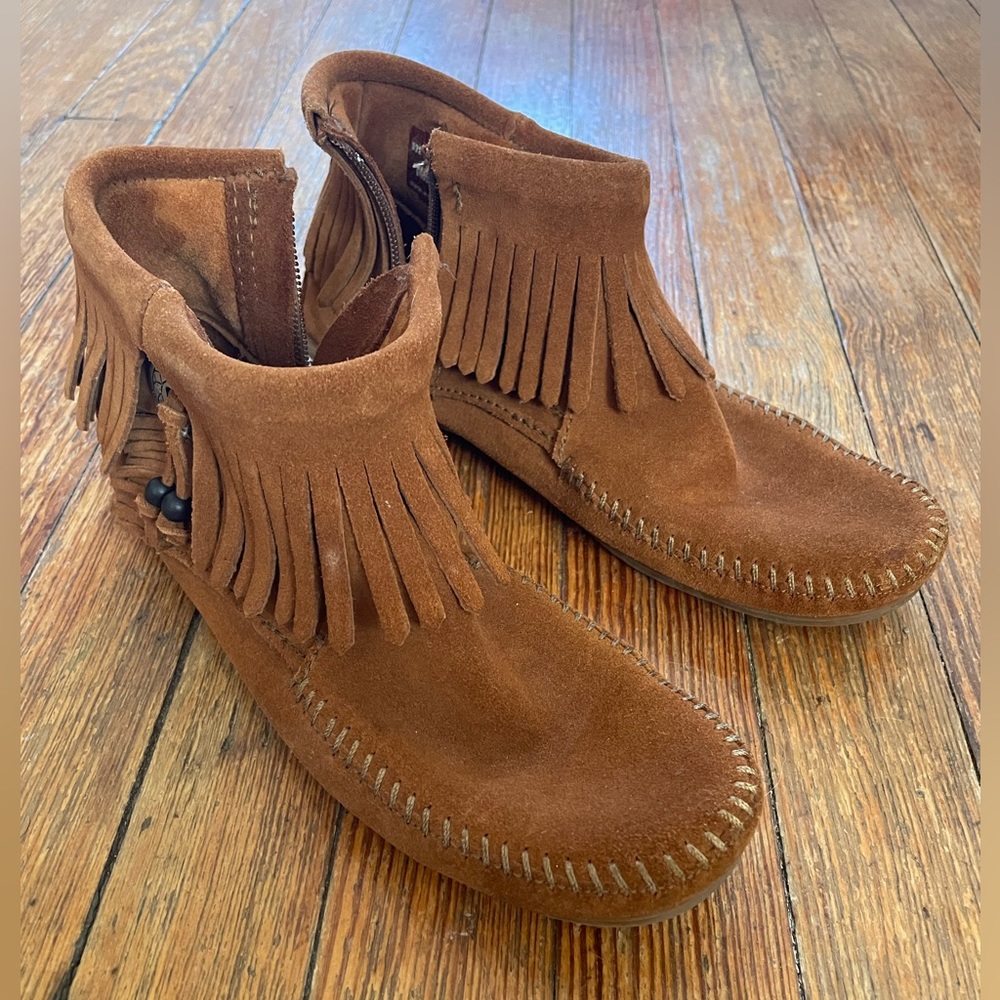Minnetonka Concho feather boots